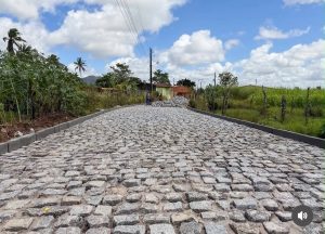 Prefeitura de Campo do Brito avança com calçamento em paralelepípedo no Povoado Limoeiro