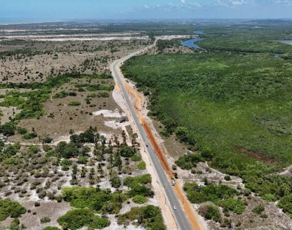 Duplicação da SE-100 avança na Barra dos Coqueiros com serviços de limpeza e terraplanagem