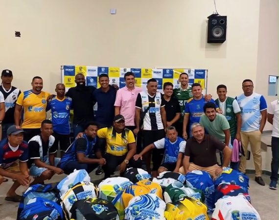 Prefeitura de Itaporanga D’Ajuda entrega novos uniformes a equipes da primeira divisão do Campeonato Municipal