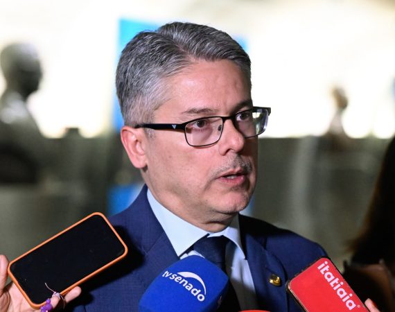 Alessandro Vieira anuncia voto favorável ao fim da escala 6×1