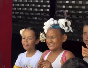 Prefeitura de São Domingos leva carinho e alegria às escolas municipais com ação especial dedicada às crianças