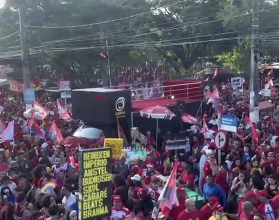 Imagens impressionam: Fábio arrasta multidão e lota Centro de Aracaju em apoio à reeleição de Lula
