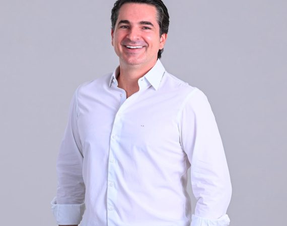 Gustinho garante recursos para construção de 10 centros de equoterapia em Sergipe